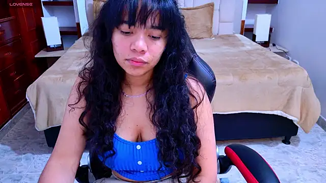 Snapshot of laureentt_ chatting on 10-10-25, 03:07 laureentt online show from 10-10-25, 03:07