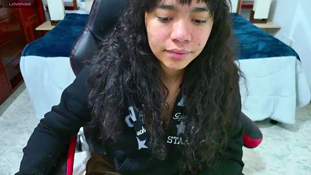 laureentt  online show from 10-30-25, 03:05