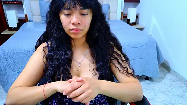 laureentt  online show from 11-18-25, 03:10