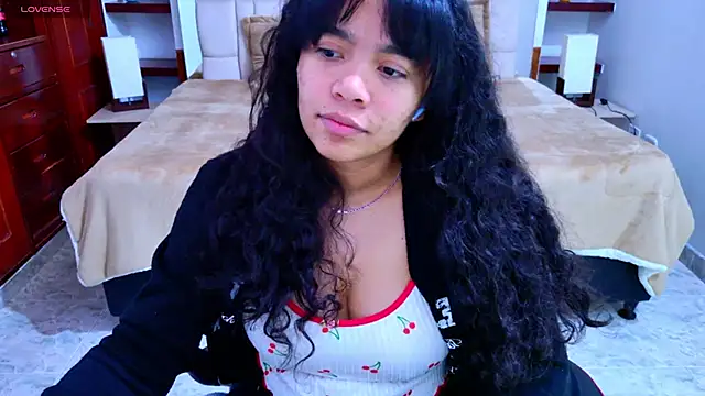 Snapshot of laureentt_ chatting on 10-09-25, 03:07 laureentt online show from 10-09-25, 03:07