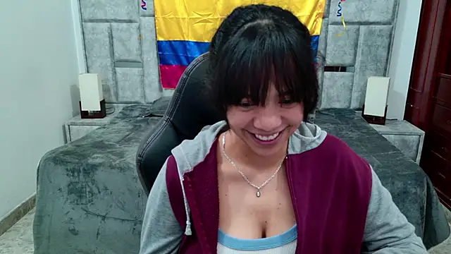 Snapshot of laureentt_ chatting on 06-13-26, 03:15 laureentt online show from 06-13-26, 03:15