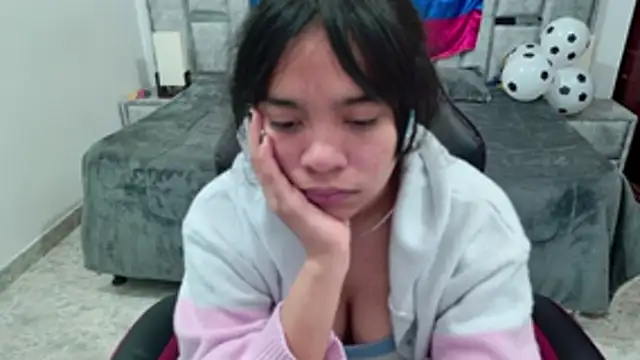 Snapshot of laureentt_ chatting on 06-27-26, 03:23 laureentt online show from 06-27-26, 03:23