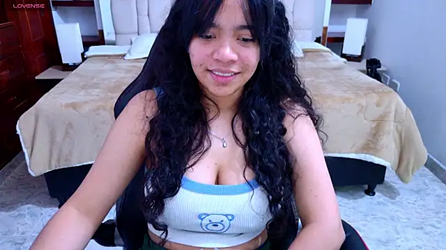 Snapshot of laureentt_ chatting on 09-23-25, 03:13 laureentt online show from 09-23-25, 03:13