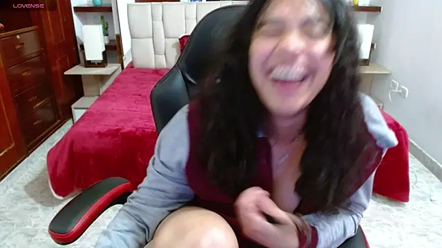 Snapshot of laureentt_ chatting on 03-11-25, 06:08 laureentt online show from 03-11-25, 06:08