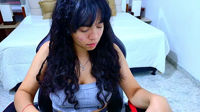 laureentt  online show from 12-22-25, 03:06