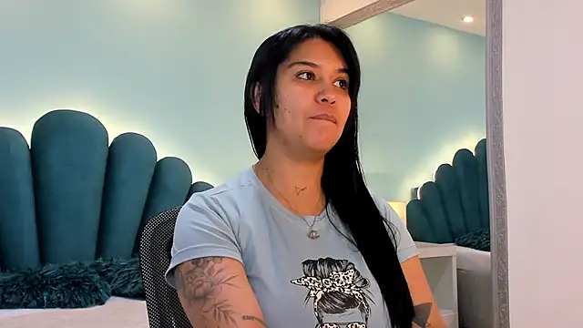 sharlott18 online show from 10-23-25, 01:32