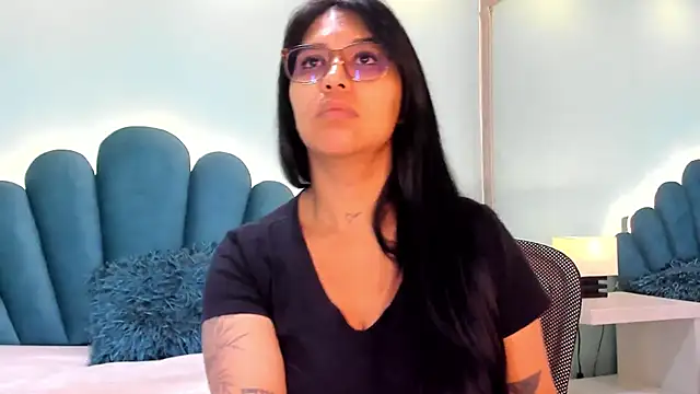 sharlott18 online show from 11-15-25, 02:32