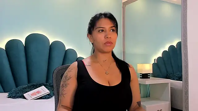 sharlott18 online show from 10-20-25, 12:49