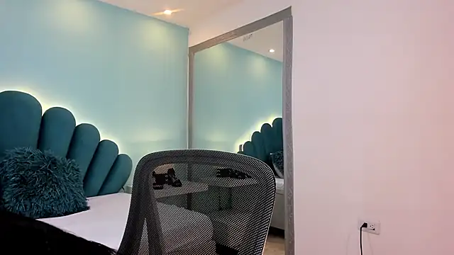 sharlott18 online show from 02-13-26, 01:33