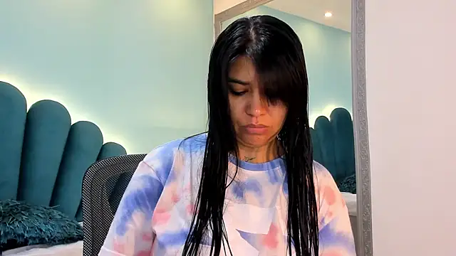 sharlott18 online show from 11-17-25, 12:53