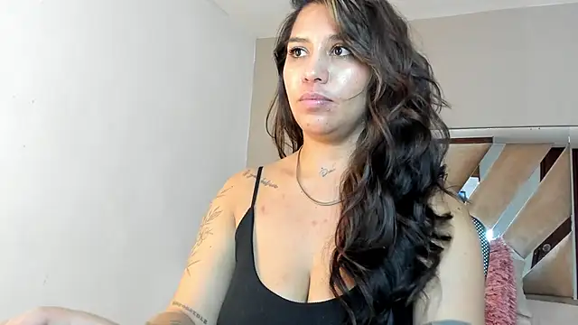 sharlott18 online show from 01-14-25, 04:18