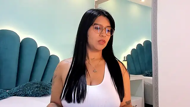 sharlott18 online show from 10-17-25, 11:45