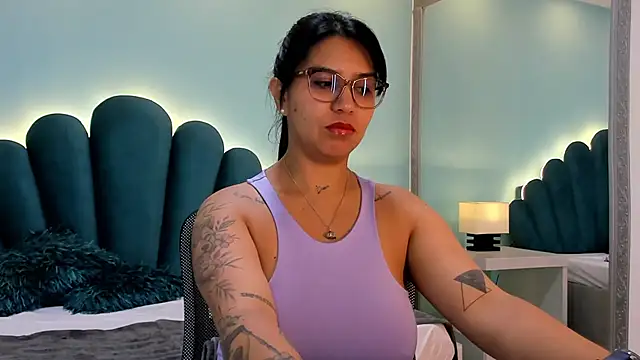 sharlott18 online show from 10-29-25, 12:26