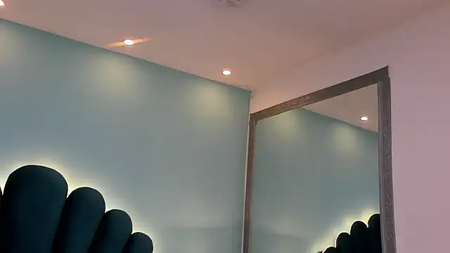 sharlott18 online show from 11-08-25, 10:52