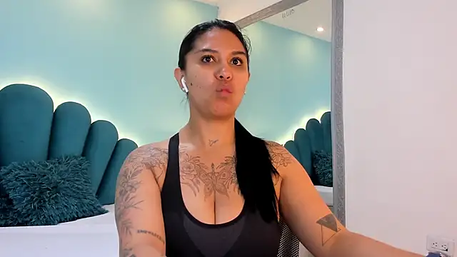 sharlott18 online show from 01-13-26, 12:31