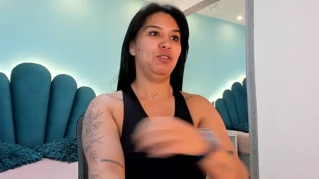 sharlott18 online show from 12-19-25, 01:24