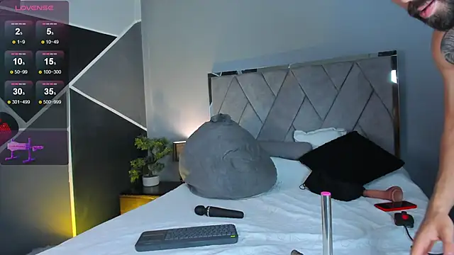 Snapshot of Markbrown chatting on 10-15-25, 07:22 Markbrown online show from 10-15-25, 07:22