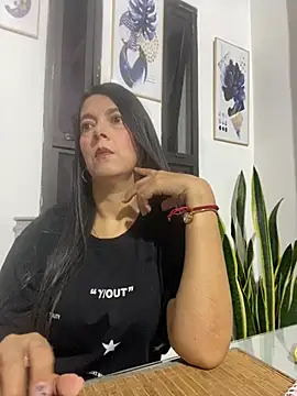 Snapshot of Alexxawinter chatting on 02-17-26, 11:35 Alexxawinter online show from 02-17-26, 11:35