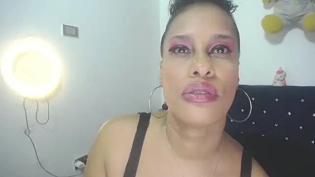pamela guzmaan online show from 10-07-25, 05:36