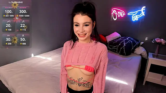 Snapshot of Ashley-Urban chatting on 03-15-25, 10:35 Ashley-Urban online show from 03-15-25, 10:35