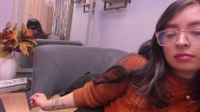 Eva Macalliter online show from 12-18-25, 03:22