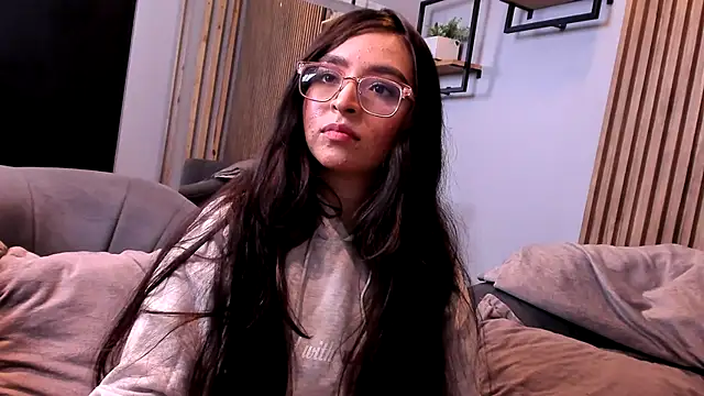 Eva Macalliter online show from 10-30-25, 04:22