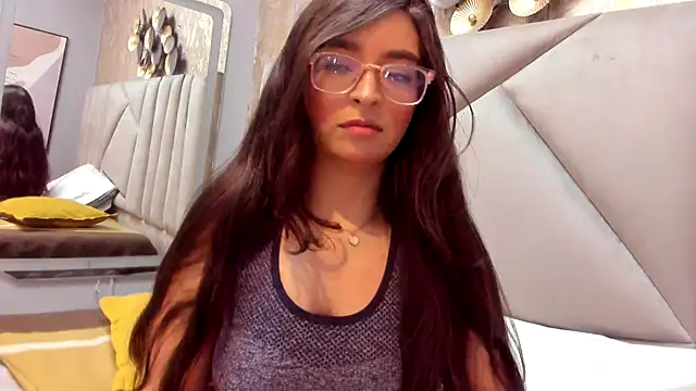 Eva Macalliter online show from 12-14-25, 03:57