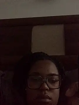 SweetHoneyBunz online show from 12-17-25, 04:45