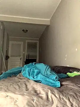 SweetHoneyBunz online show from 10-29-25, 04:22