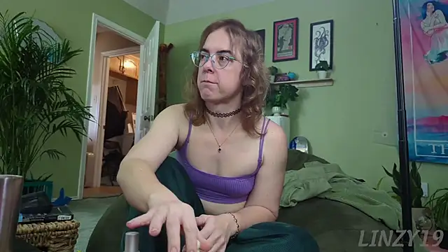 Linzy 19 online show from 01-12-26, 04:47