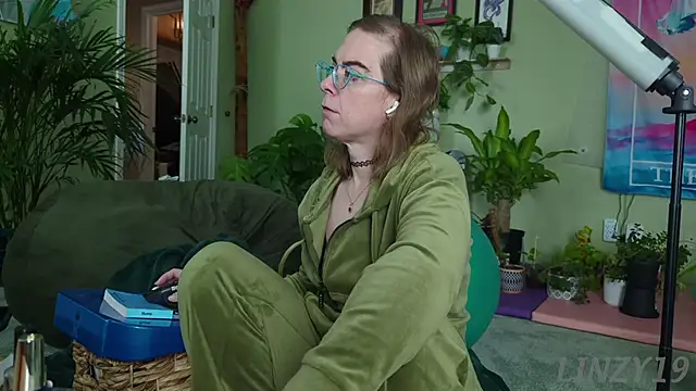 Linzy 19 online show from 01-16-26, 04:55