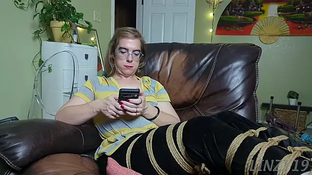 Linzy 19 online show from 09-14-25, 03:40