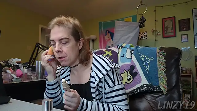 Linzy 19 online show from 03-21-25, 04:18