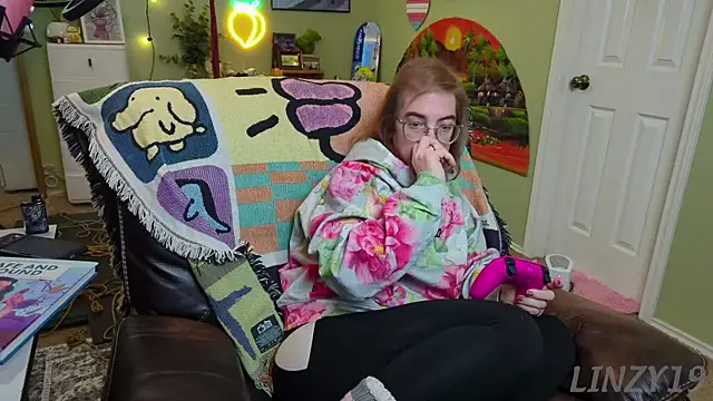 Linzy 19 online show from 02-19-25, 12:03