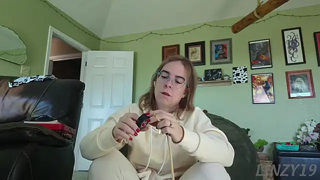 Linzy 19 online show from 11-10-25, 05:40