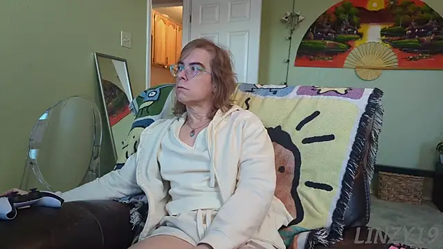 Linzy 19 online show from 09-22-25, 01:28