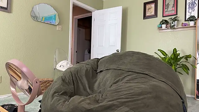 Linzy 19 online show from 02-23-26, 05:35