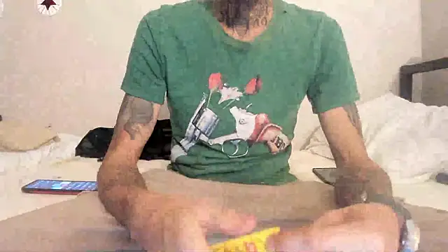 Snapshot of RoosterWabbit chatting on 10-25-25, 10:47 RoosterWabbit online show from 10-25-25, 10:47