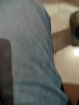 COUPLLE VILLAGE online show from 12-22-25, 10:04