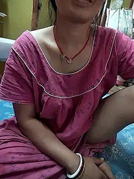 COUPLLE VILLAGE online show from 04-15-26, 02:06