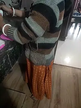 COUPLLE VILLAGE online show from 11-28-25, 02:45