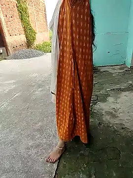 COUPLLE VILLAGE online show from 10-25-25, 02:44