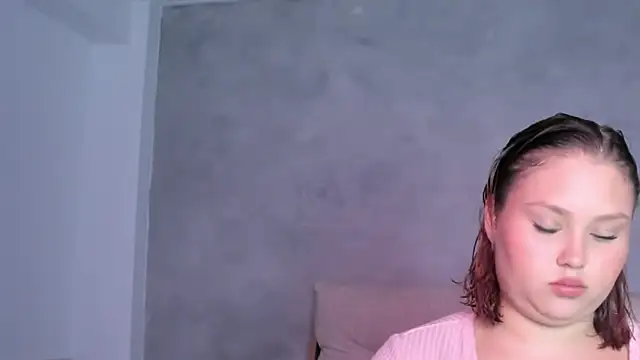 YuliCardona  online show from 06-25-26, 07:30