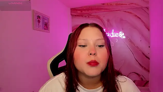 YuliCardona  online show from 11-05-25, 05:05