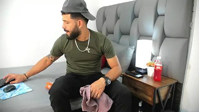 Thiagogomez online show from 03-25-26, 07:13