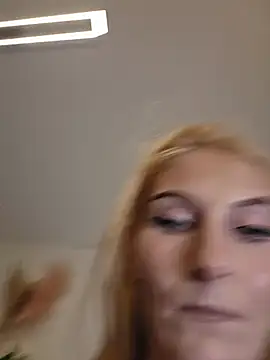 Snapshot of LessiaMia chatting on 07-04-26, 03:05 LessiaMia online show from 07-04-26, 03:05