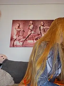 LessiaMia online show from 10-30-25, 05:32