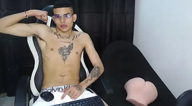 hot king20 online show from 03-03-25, 06:24