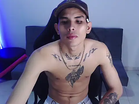 Snapshot of hot_king20 chatting on 12-23-25, 07:29 hot king20 online show from 12-23-25, 07:29