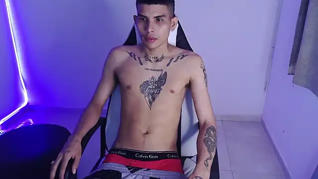 Snapshot of hot_king20 chatting on 12-14-25, 09:31 hot king20 online show from 12-14-25, 09:31